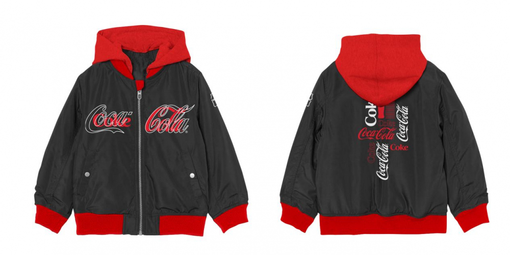 Coca-Cola и «Пятёрочка» выпустили коллекцию одежды из вторсырья