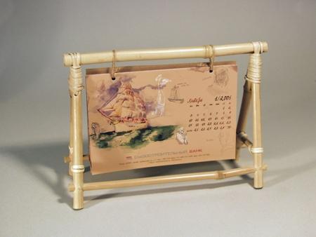 Настольный календарь из бамбука