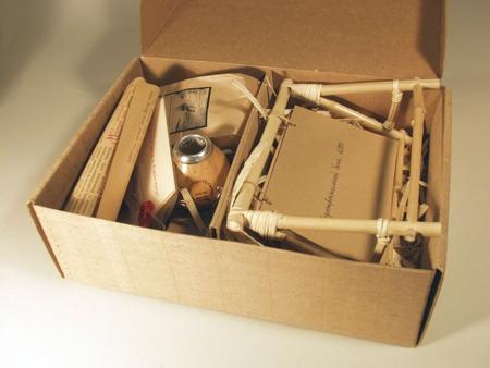 Коробки с "колониальными" товарами: калабас и бамбилья для церемонии матэ