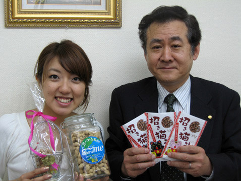 Счастливые обладатели Taberu Me (фото с сайта blog.hicbc.com).