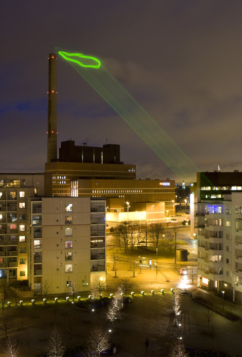 Полное авторское описание проекта вы найдёте в этом <a target="_blank" href="http://www.pixelache.ac/nuagevert/press/files/NV_description.pdf">PDF-документе</a>, 492 килобайта (фото Antti Ahonen/HeHe).