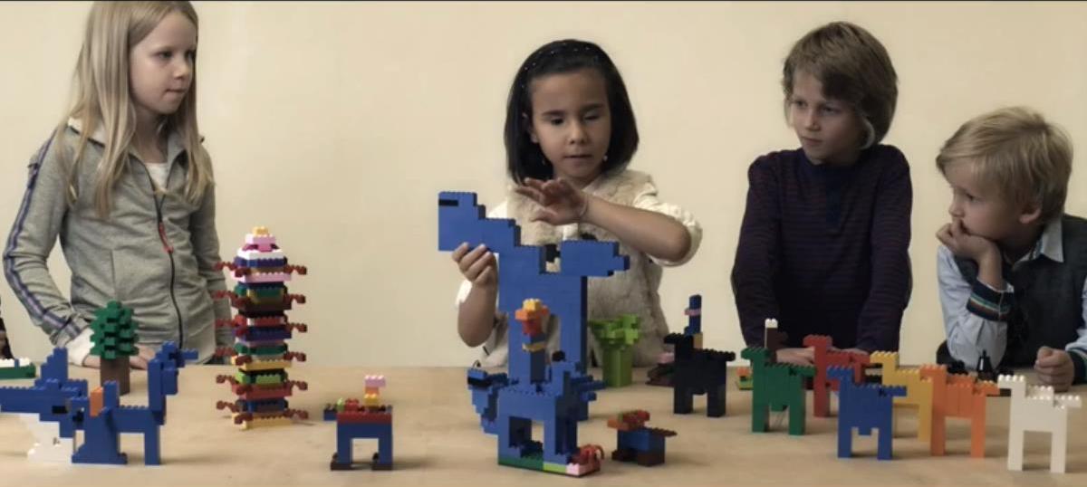 Слепые дети описали картины с помощью LEGO