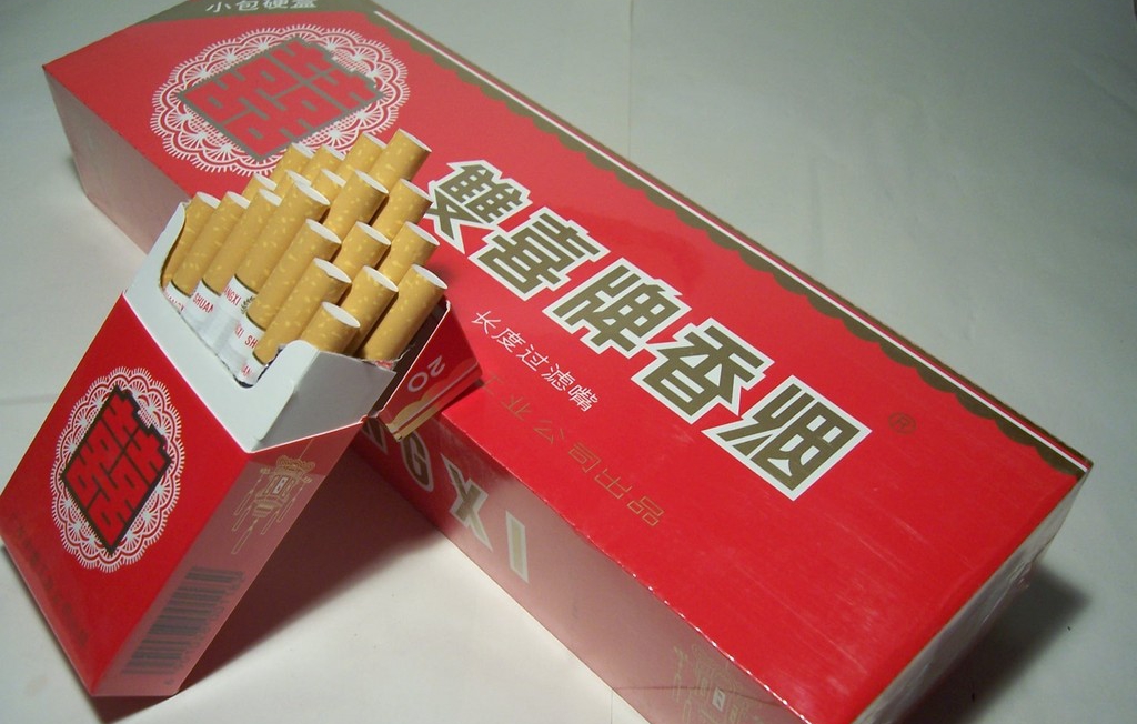 Китайские купить саратов. Сигареты Pride китайские. Сигареты китайской марки Панда. Сигареты Панда Китай. Дорогие китайские сигареты.