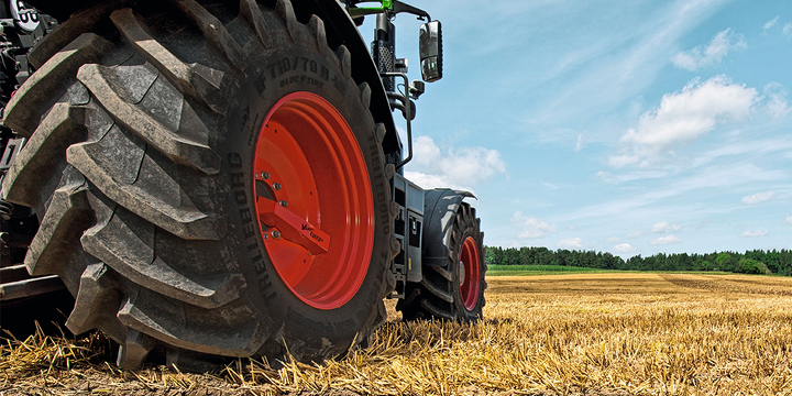 Не только танцы, но и тракторы