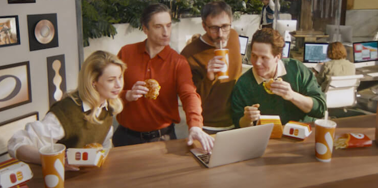 В новой рекламе «Вкусно — и точка» показала, почему качество бургеров не менялось годами