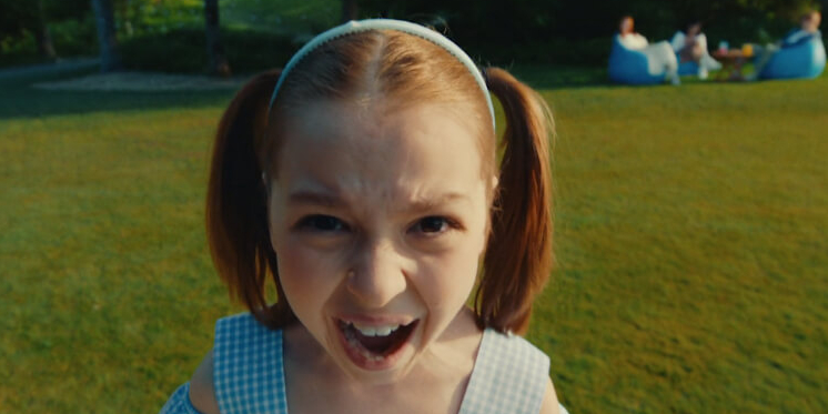 Девочка с битой и краска в лицо от соседей: Fabula показала, что ждёт жильцов в новом ЖК