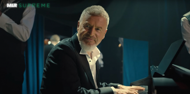 Леонид Агутин выручил незнакомку в новой кампании «Мир»