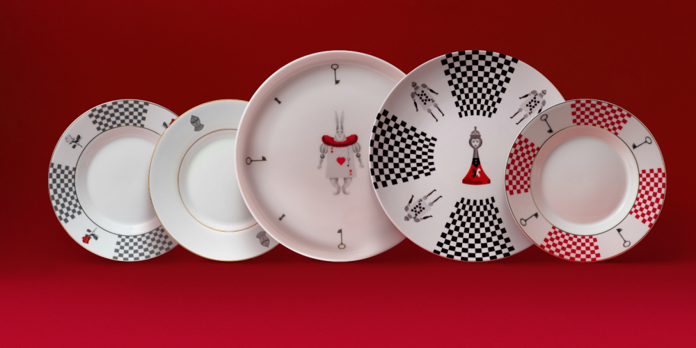 Алиса, Белый Кролик и задумчивая Гусеница