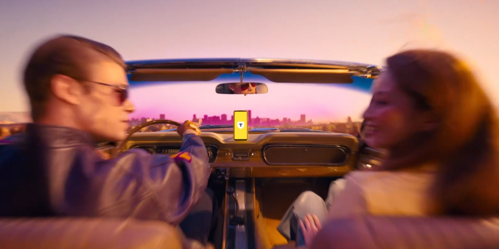 «Т-Мобайл» запустил synthwave-вселенную: стиль, скорость и один клик до связи