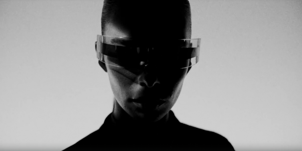 Сеть restore: запустила рекламную кампанию в эстетике научной фантастики нулевых