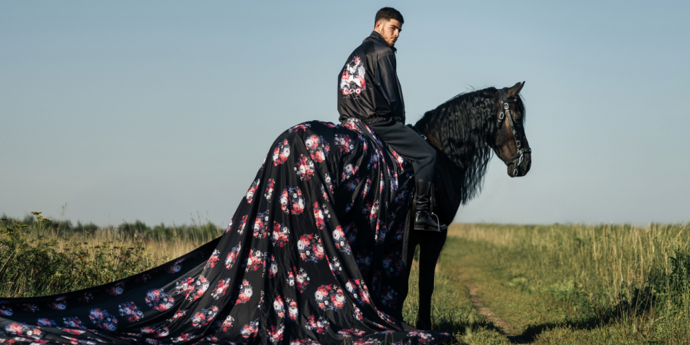 Жостовская фабрика и ФК «10» представили совместный мерч