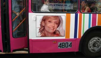 We R.Signs сделала рекламоноситель для совместного проекта Media Wise и Glamour