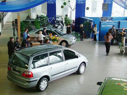 "   Ford"   "-"      " "