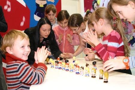 презентация танцующих кукол Microdancers