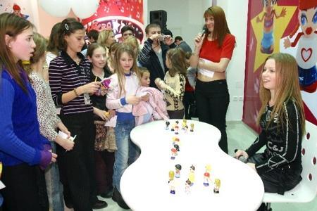 презентация танцующих кукол Microdancers