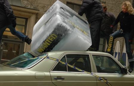 уличная кампания под названием "Wanted"