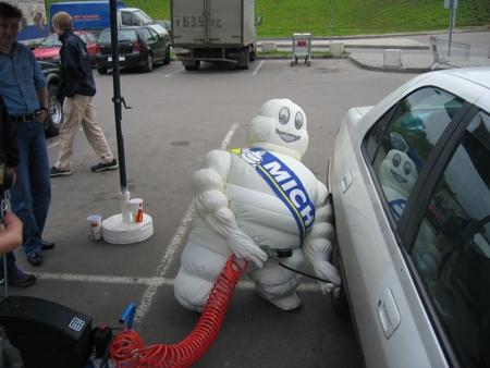 Агентство "Р.И.М. Портер Новелли" и BTL-агентство Republic провели акцию "Проверь давление в шинах"