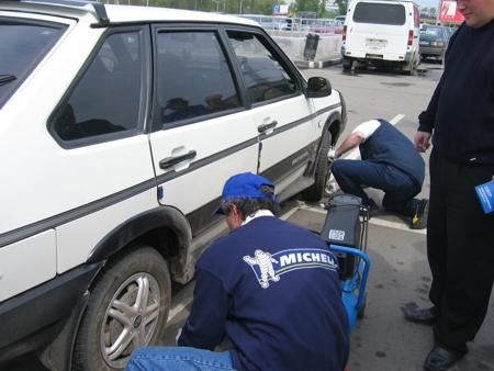 Агентство "Р.И.М. Портер Новелли" и BTL-агентство Republic провели акцию "Проверь давление в шинах"