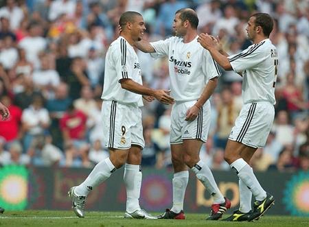 Крупномасштабная мировая акция "Вперед! Вместе с Реал Мадрид!" для любителей футбола и поклонников мобильных телефонов Siemens