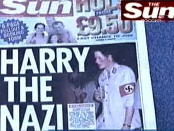 Фотография принца Гарри, одетого в форму немецкого офицера Второй мировой войны со свастикой на рукаве