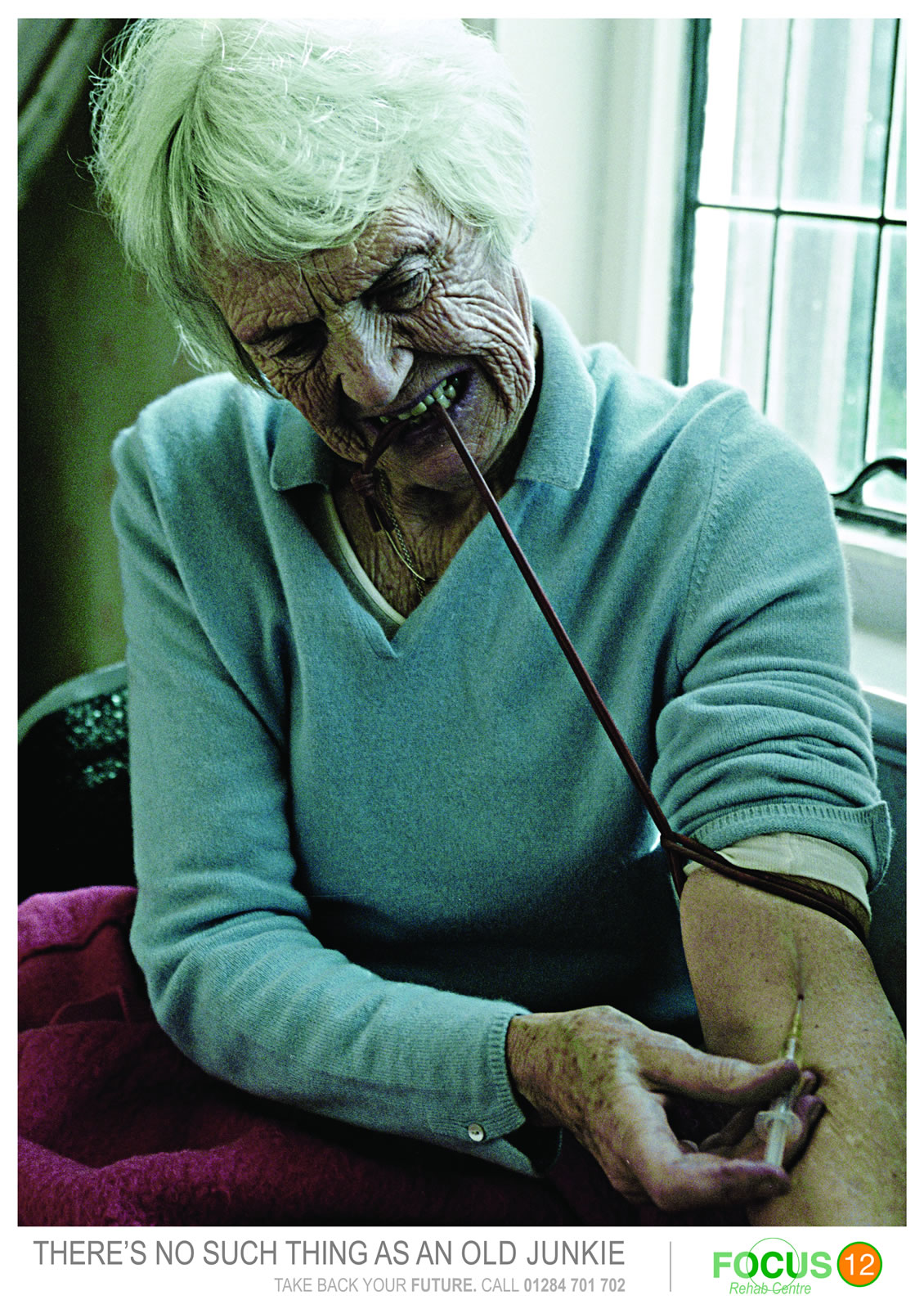 старых не бывает. старых не бывает. демотиваторы про богатых. 12 стульев киса и остап. бабульки с палками.