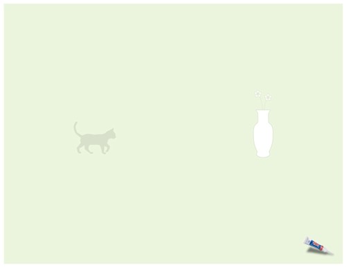 Кошка любит вазу