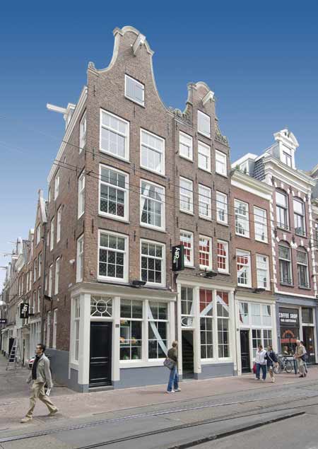 Трехэтажный магазин Heineken