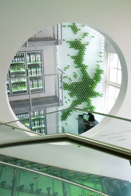 Трехэтажный магазин Heineken