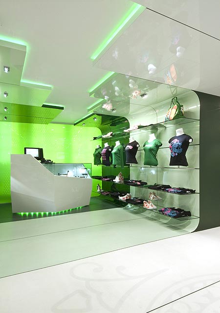 Трехэтажный магазин Heineken