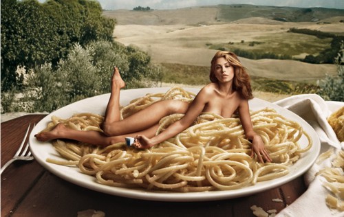 Страница календаря Lavazza от Энни Лейбовитц