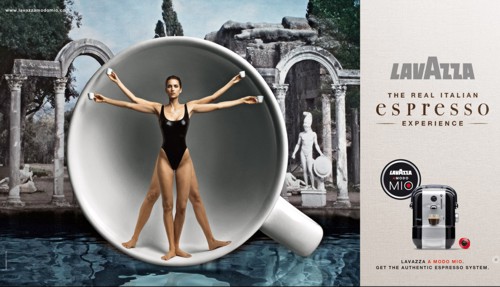 Макеты для наружной рекламы календаря Lavazza от Энни Лейбовитц
