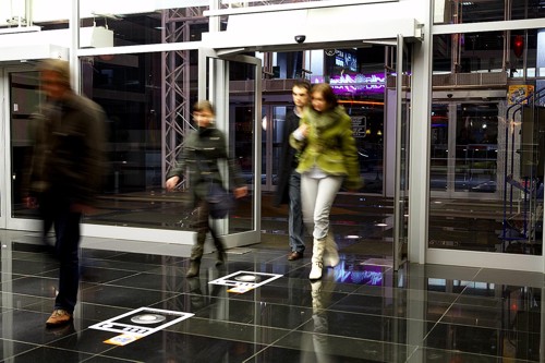 Ambient-реклама порошка Tide от Leo Burnett Moscow