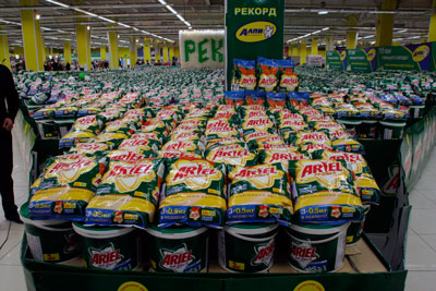 самая большая в мире конструкция из упаковок стирального порошка