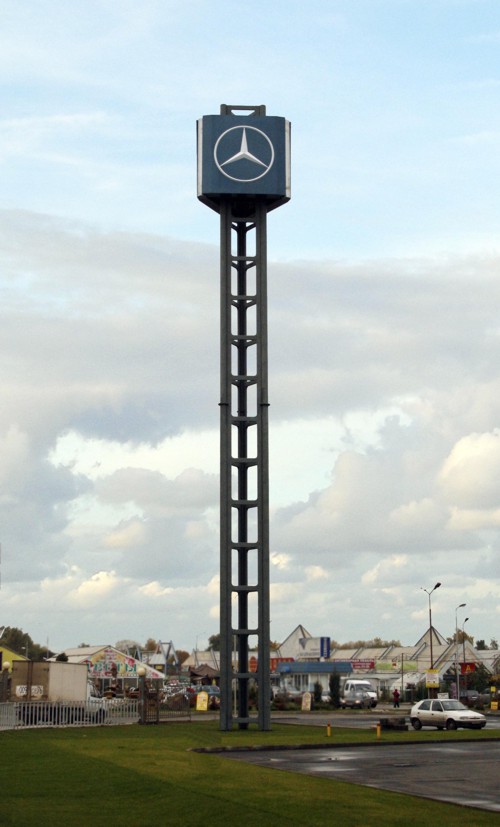 Стела для "Мерседес Бенц" от "Вершина"