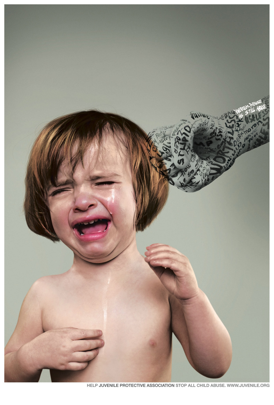 Люди против детей. Насилие над детьми социальная реклама. Ребенок защищается.