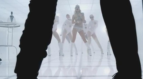 Кадр из клипа Lady Gaga Bad Romance