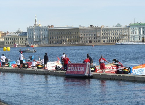 Компания BBI Russia, Санкт-Петербург, этап, чемпионат мира, "Формула-1", акватория, река, Нева, Эрмитаж, Петропавловская крепость, Honda, "Автохолдинг RRT"