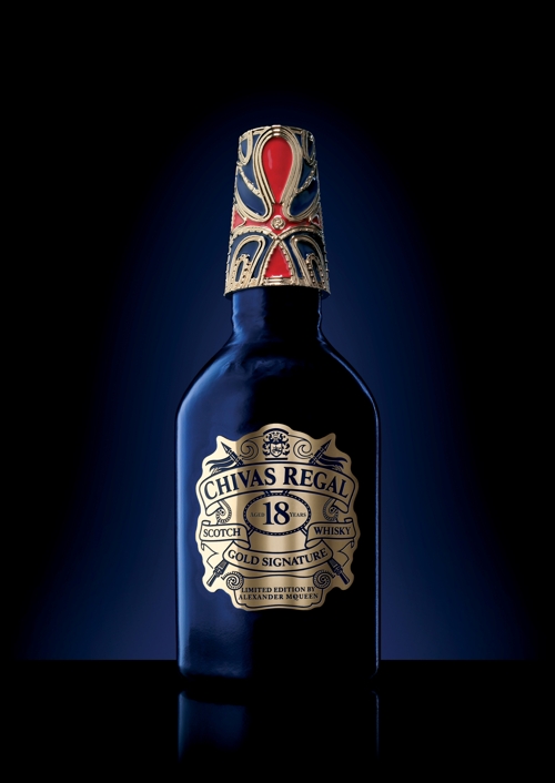 Александр Маккуин сделал дизайн упаковки Chivas Regal 18 Y.O.