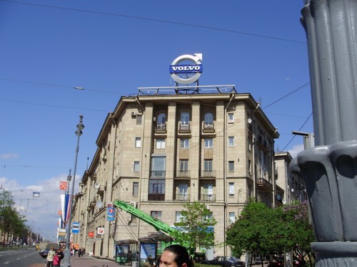 Нестандартная наружная реклама VOLVO от LBL, г. Санкт-Петербург