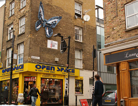 Цвет, джинсы, Лондон, агентство Jack Liberties, Канада, галерея, художник, батарея, бутылка, англичанин, дом