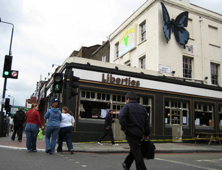 Цвет, джинсы, Лондон, агентство Jack Liberties, Канада, галерея, художник, батарея, бутылка, англичанин, дом