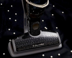 Пылесос Electrolux Ergorpaido инкрустированный 3730 кристаллами "Crystallized" компании Swarovski Elements