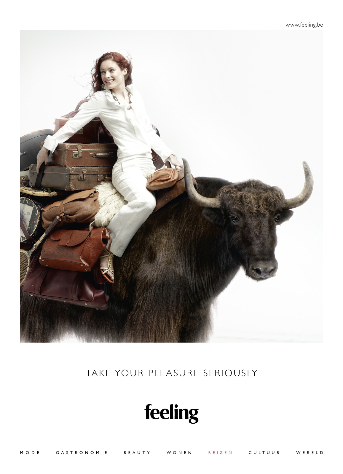 человек отдыхает. силуэт гор на закате солнца. Feeling. Take for granted картинка. филинг гуд.