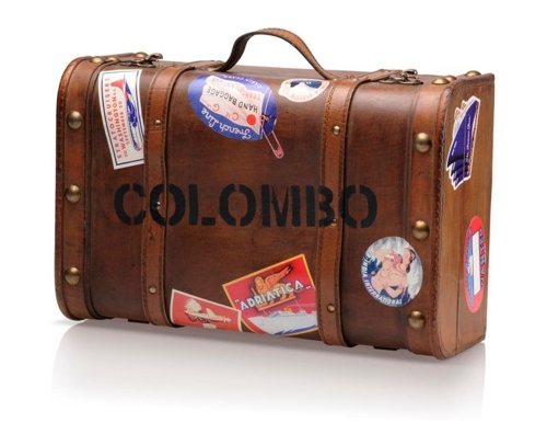 Сундук с надписью COLOMBO