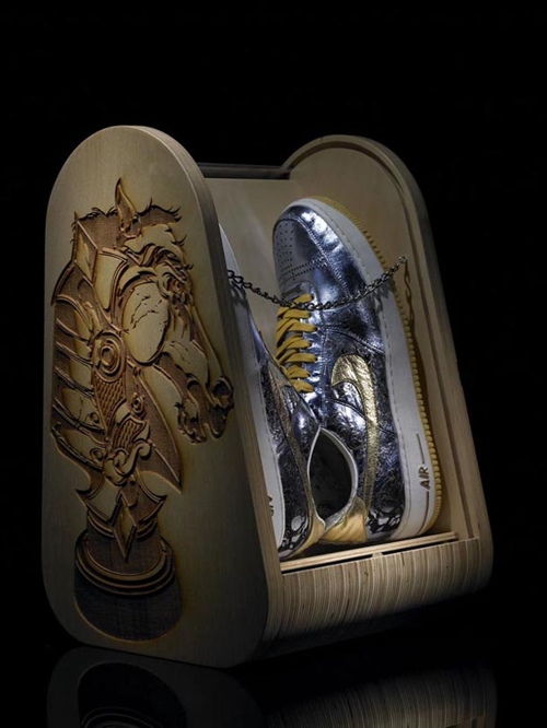 Упаковка и пара кроссовок для Ладэйниана Томлинсона