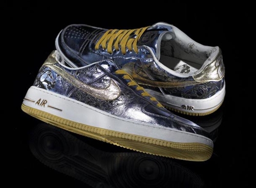 Пара кроссовок для Ладэйниана Томлинсона