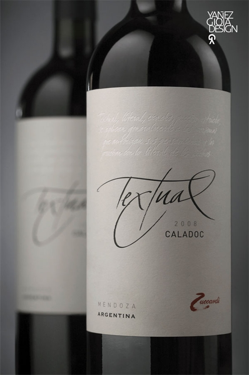 этикетка аргентинского вина Textual от Yanez Gioia Design