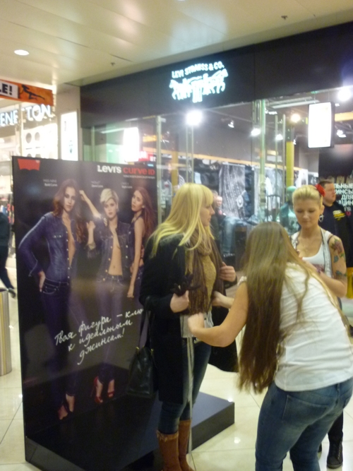 продвижение джинсов Levi's