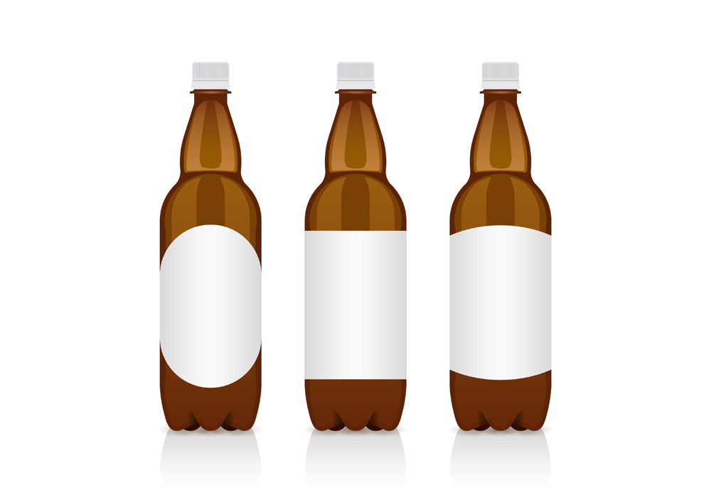 Квас в пластиковой бутылке. Пиво в пластиковых бутылках. Пиво в пластмассовой бутылке. Пустые пивные бутылки.
