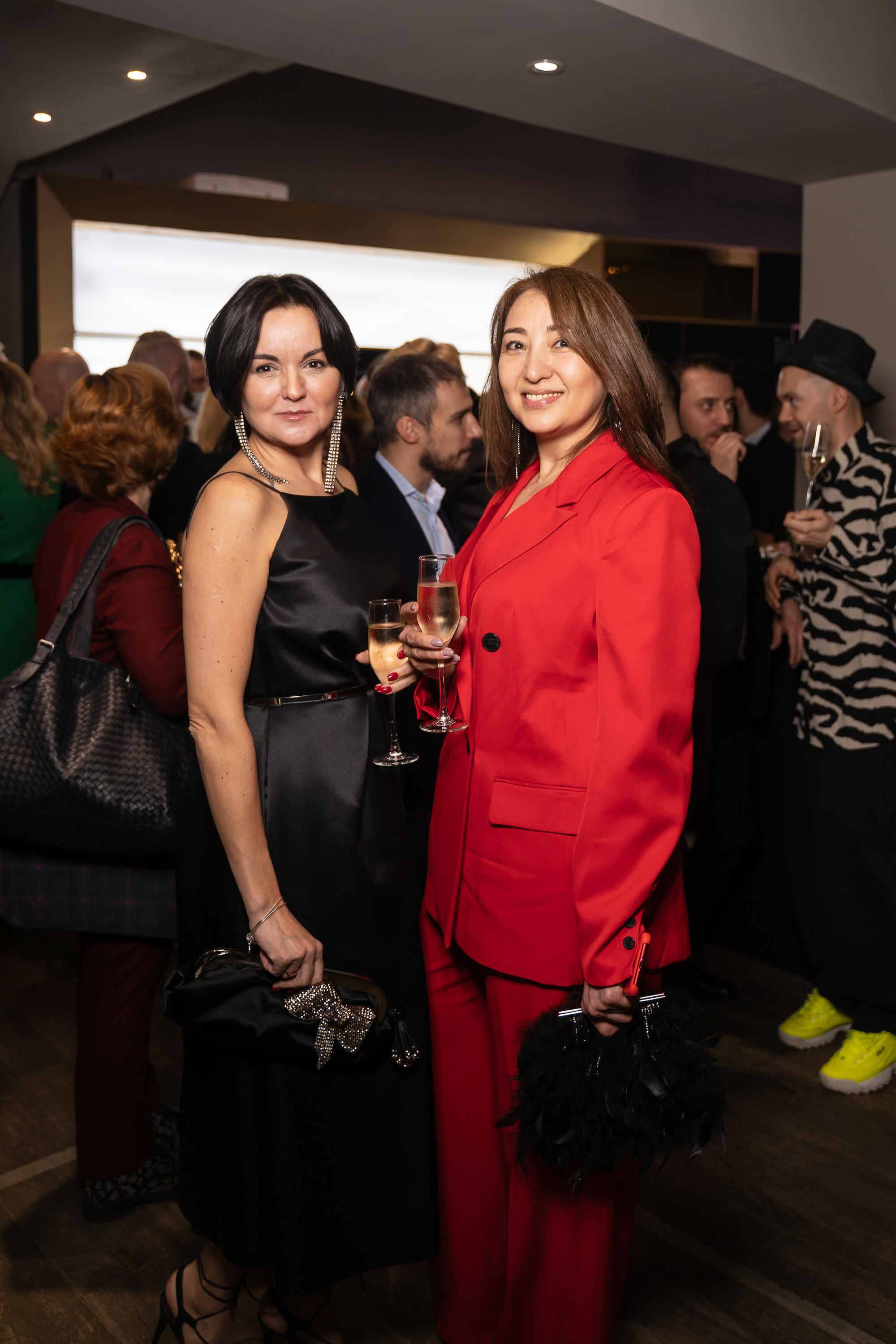 Елена Сычёва и Гуля Оморова, ЛЕНТА